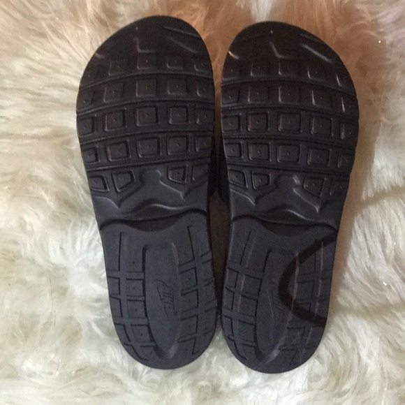 Nike Air black and gold Camden slides - Picture 2 of 5